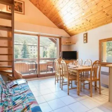 Duplex 3 Pieces Avec Balcon, Garage Et 6 Couchages A La Salle-les-alpes, Proche Commerces Et Pistes - Fr-1-330f-83