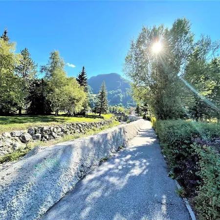 Apartment Duplex 3 Pieces Avec Balcon, Garage Et 6 Couchages A La Salle-les-alpes, Proche Commerces Et Pistes - Fr-1-330f-83 *