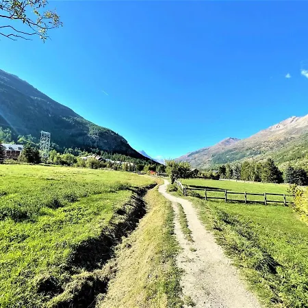 Duplex 3 Pieces Avec Balcon, Garage Et 6 Couchages A La Salle-les-alpes, Proche Commerces Et Pistes - Fr-1-330f-83 Serre Chevalier
